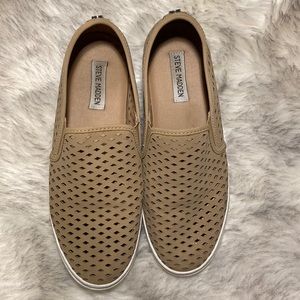 STEVE MADDEN: 10 M Women’s Neutral Tan Slides